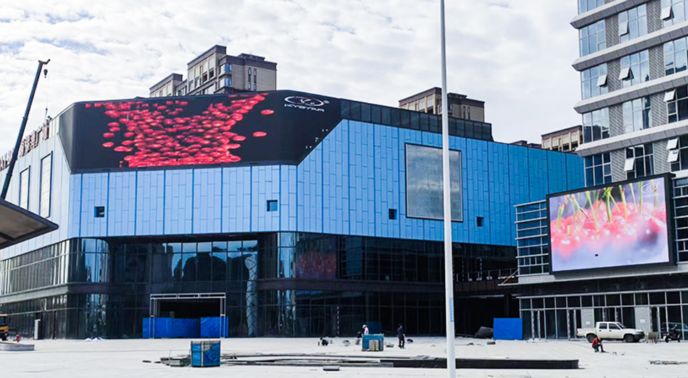 江西曲靖铜锣湾广场户表裸眼 3D LED 显示屏节造系统项目