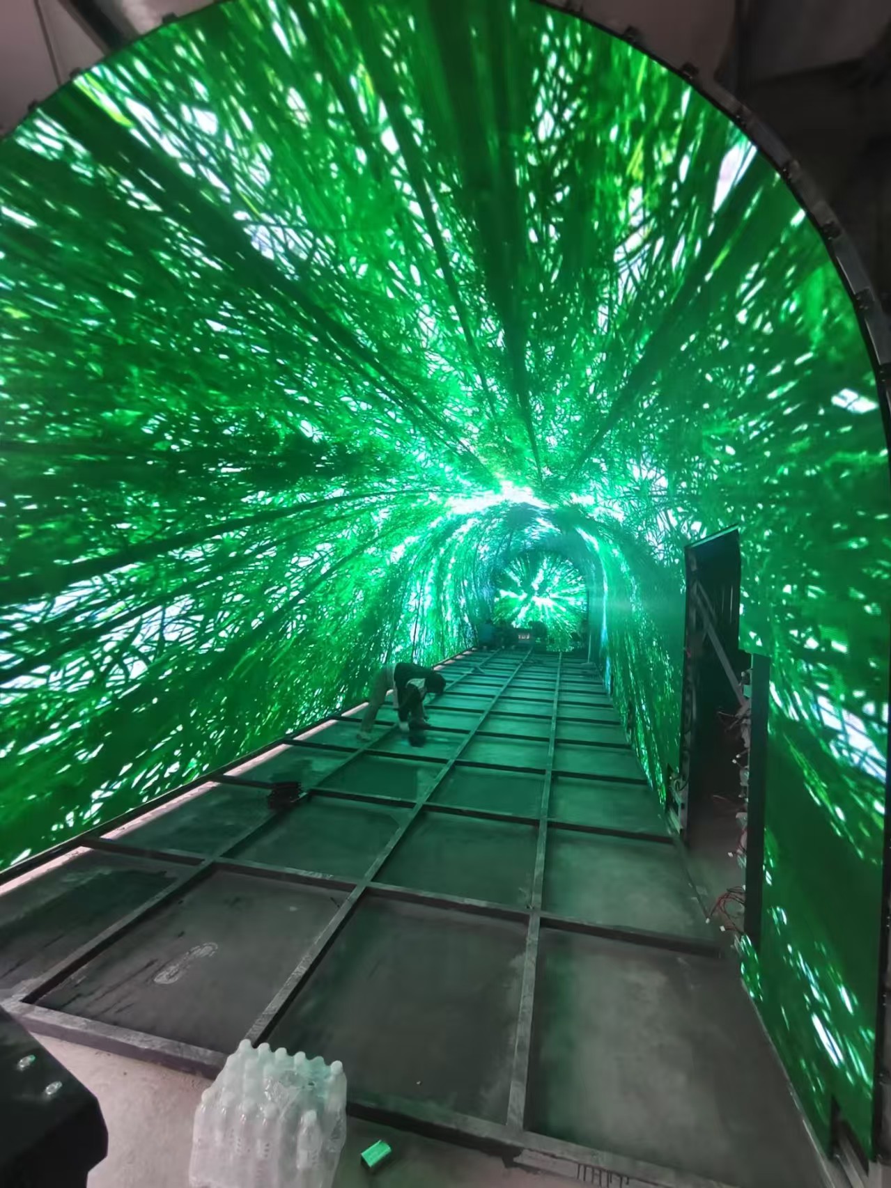 安徽泸州景区隧路长廊 P2.5 LED 显示屏节造系统项目