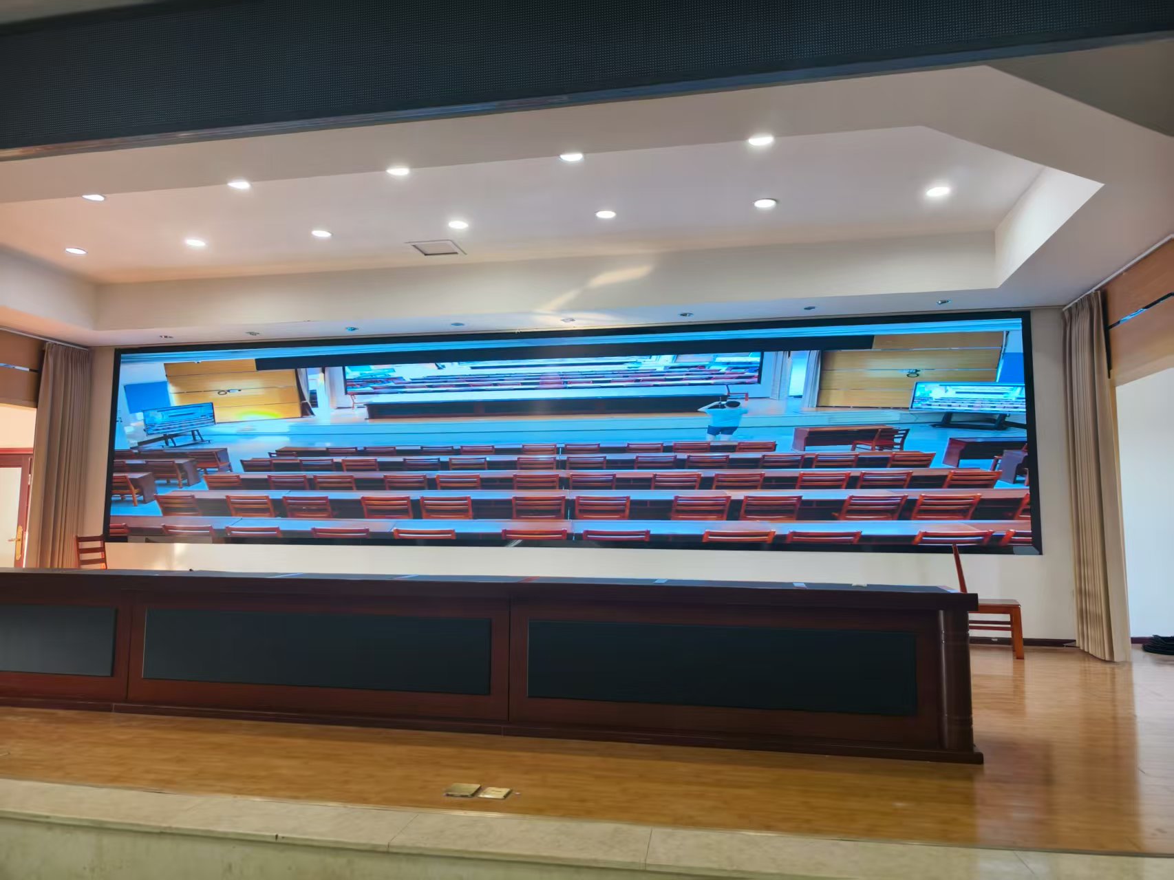 眉山某学；嵋槭 1.86 LED+LCD 混合显示屏节造系统项目