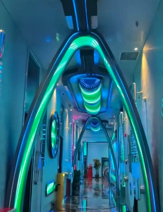 拉萨美的悦然里 KTV 多屏创意显示系统项目